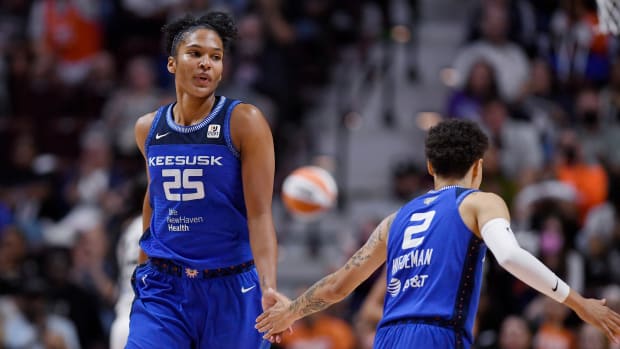 Connecticut Sun's Alyssa Thomas slaps hands with Natisha Hiedeman, right, during the second half of Game 3 of the basketball team's WNBA Finals against the Las Vegas Aces, Thursday, Sept. 15, 2022, in Uncasville, Conn.